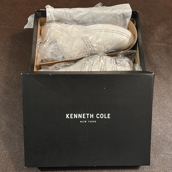 Kenneth Cole Sneakers - Size 10 - Picture 3 of 3